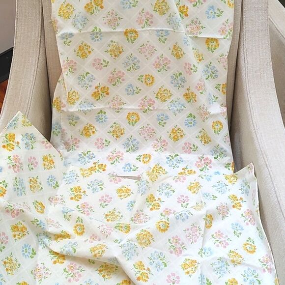 Vintage Grants Fashion for the Home Floral Trellis Muslin Pillowcases Set of 2 - Picture 5 of 7